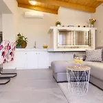 Appartement Sunny Garden House Julija - 2 Min To